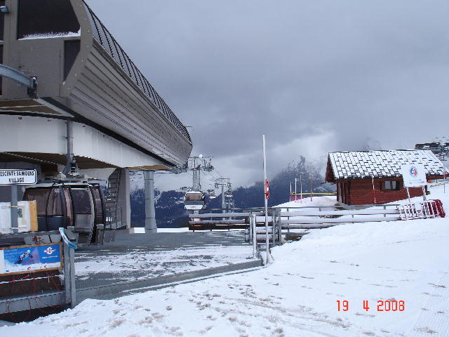 The penultimate day of the Samoens season. Fresh snow on the nursery slopes!